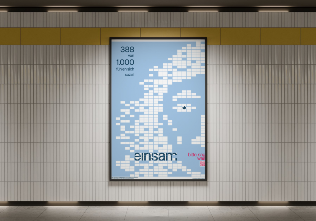 Kampagnen Design von Silja Wolff, Grafikdesignerin, Data-Art-Plakat in U-Bahn-Station hängend, Motiv "Sag was" aus der gesellschaftskritischen Kampagne über soziale Einsamkeit, Digitaldruck, 2025